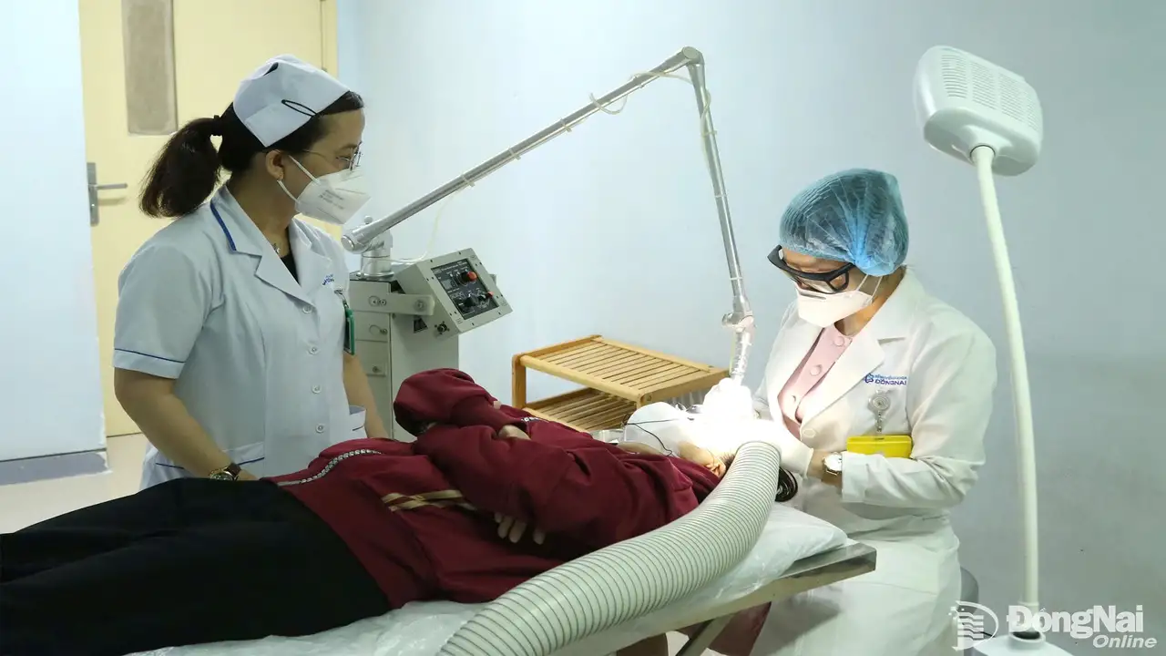 طرق فعالة لحماية بشرتك من مخاطر أشعة الشمس الحارقة خلال فصل الصيف